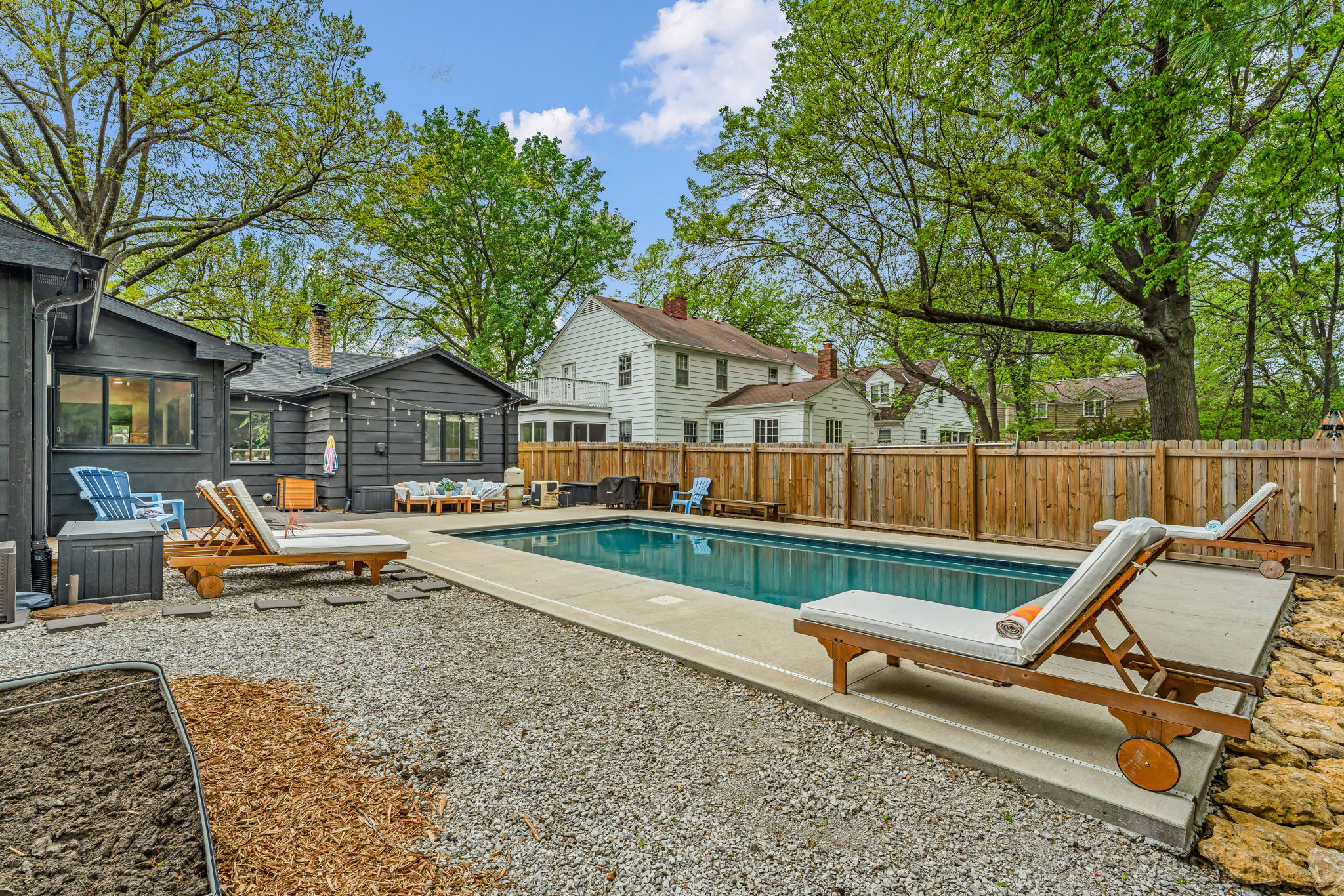 Pool — Loungers