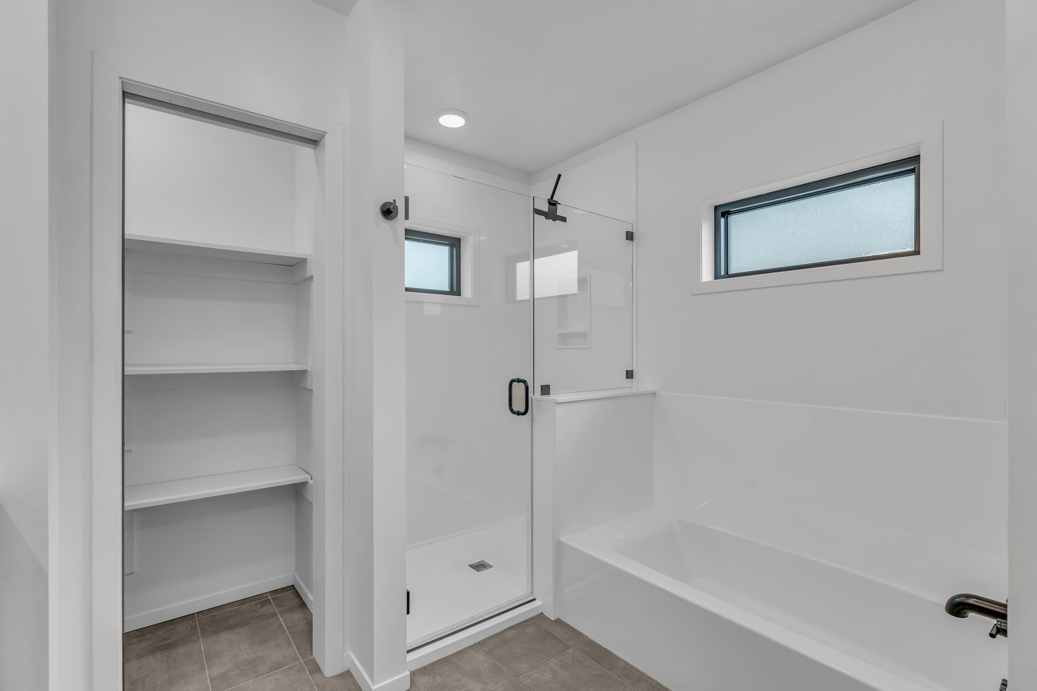 Primary Bath — Shower & Tub